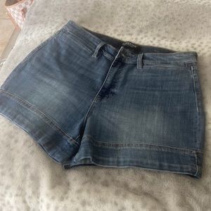 Liverpool High Waist Shorts